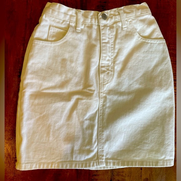 Vintage Guess White Denim Skirt - Picture 2 of 6